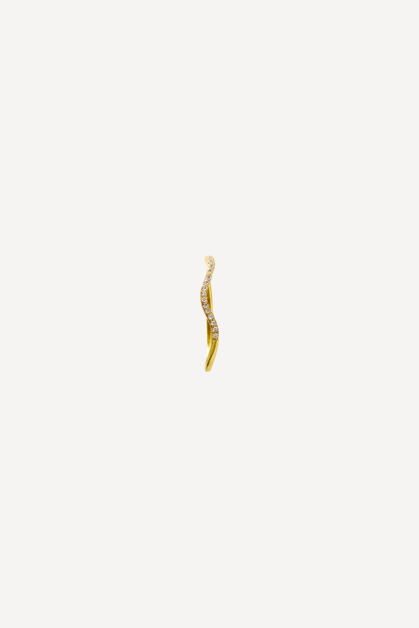 ELHANATI, WAVY HOOP MEDIUM DIAMOND 18K GOLD EARRING, SINGLE