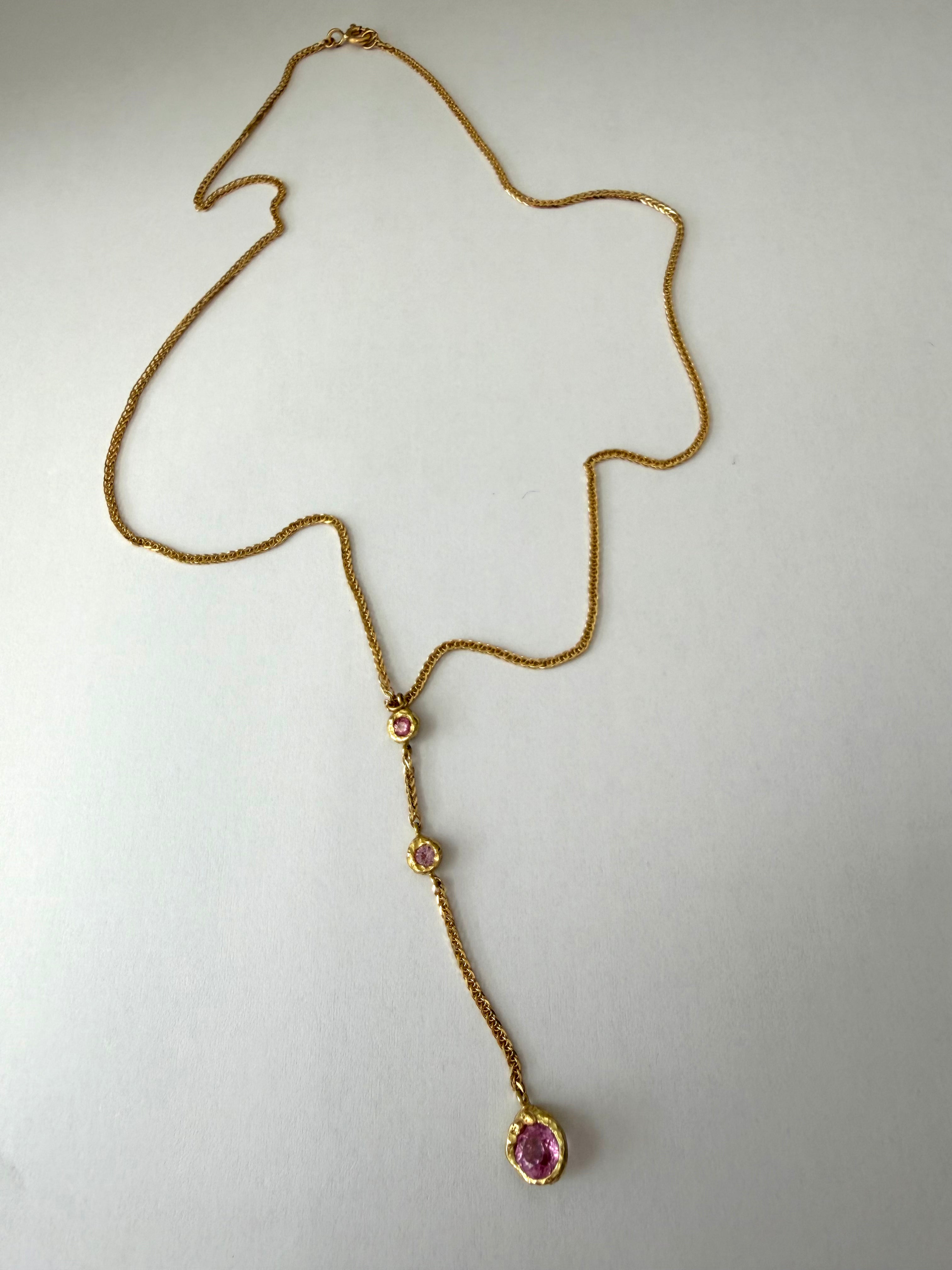 ELHANATI, SOLITAIRE PINK SAPPHIRE DROPS 18K GOLD NECKLACE