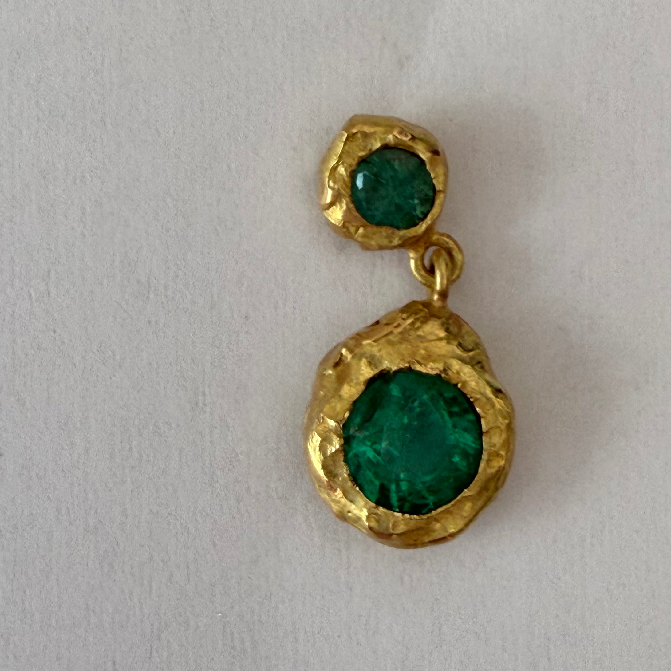 ELHANATI,  SOLITAIRE EVIE 0,55 EMERALD 18K GOLD EARRING, SINGLE