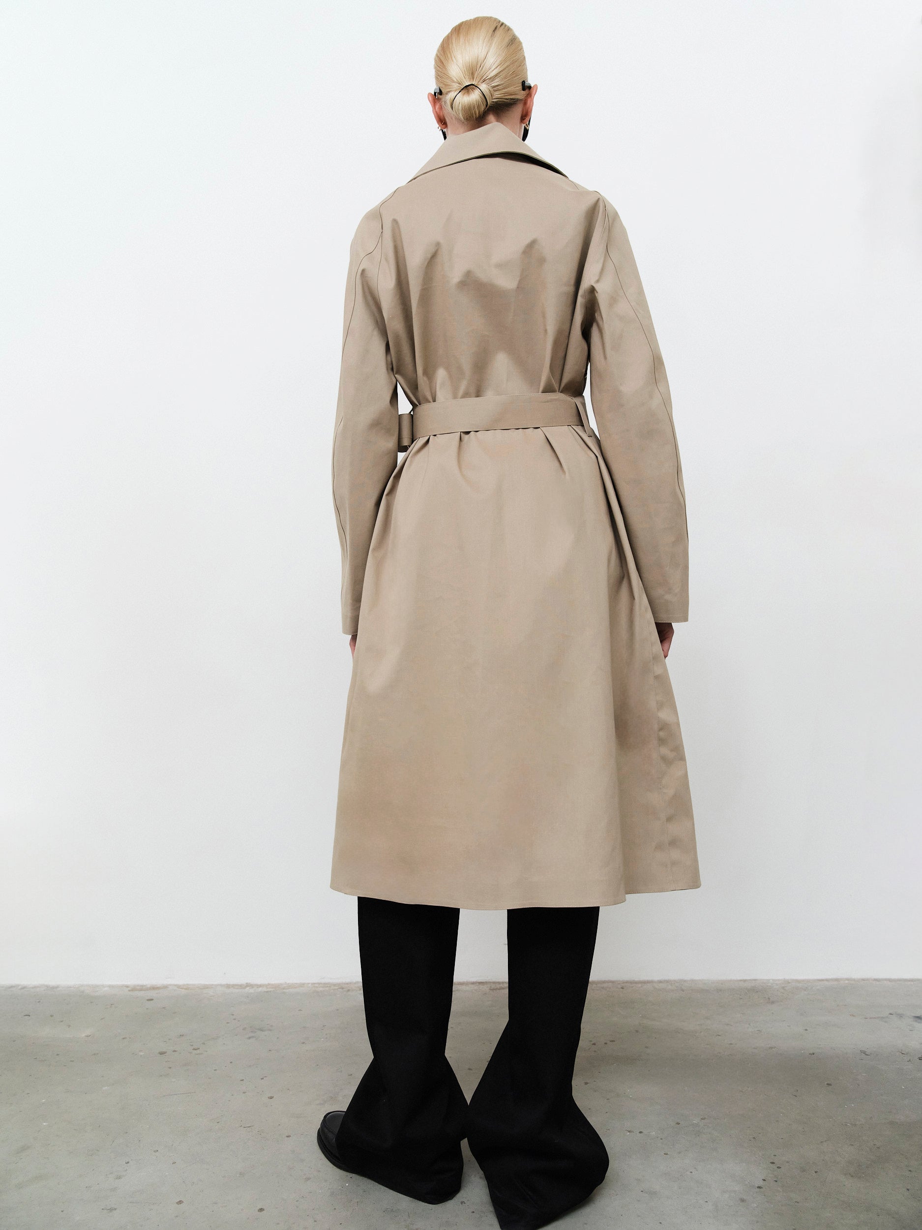 RIKA STUDIOS X MACKINTOSH, KINTORE TRENCH COAT / FAWN