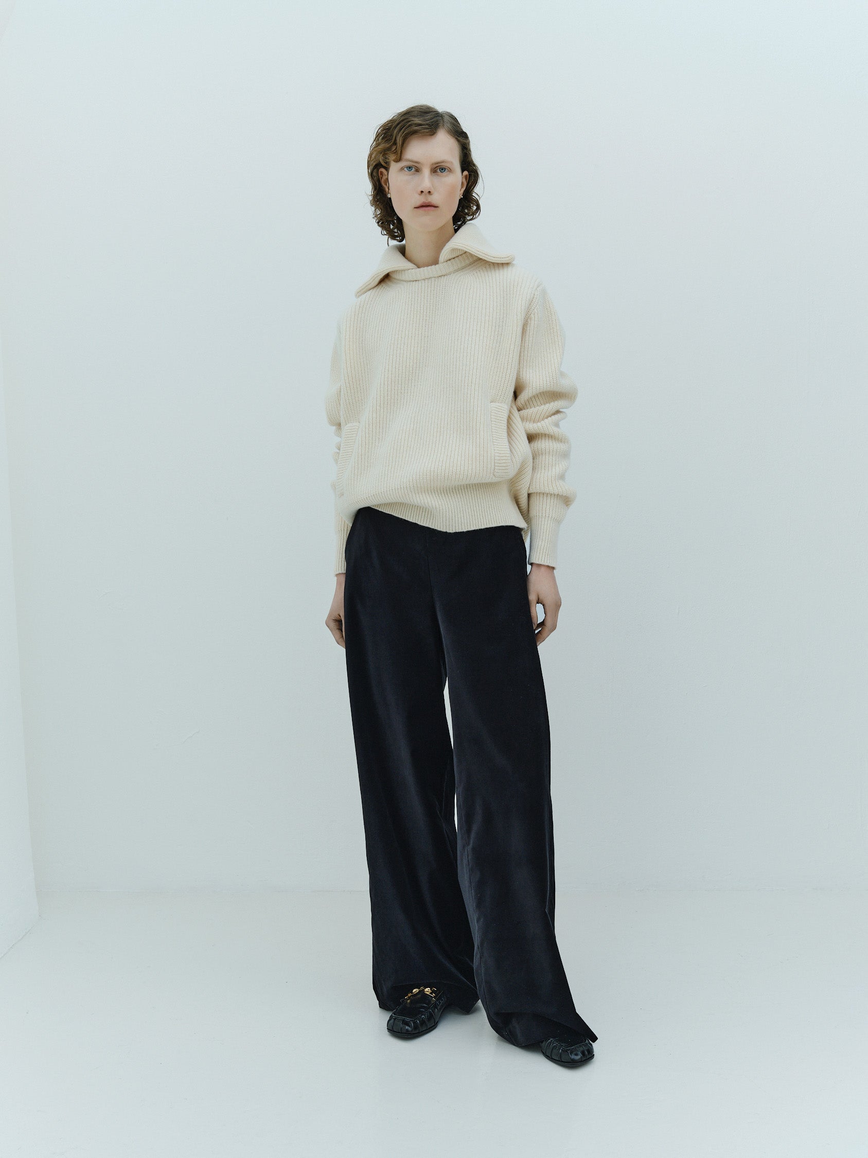 ROBIN PANTS / BLACK VLVT