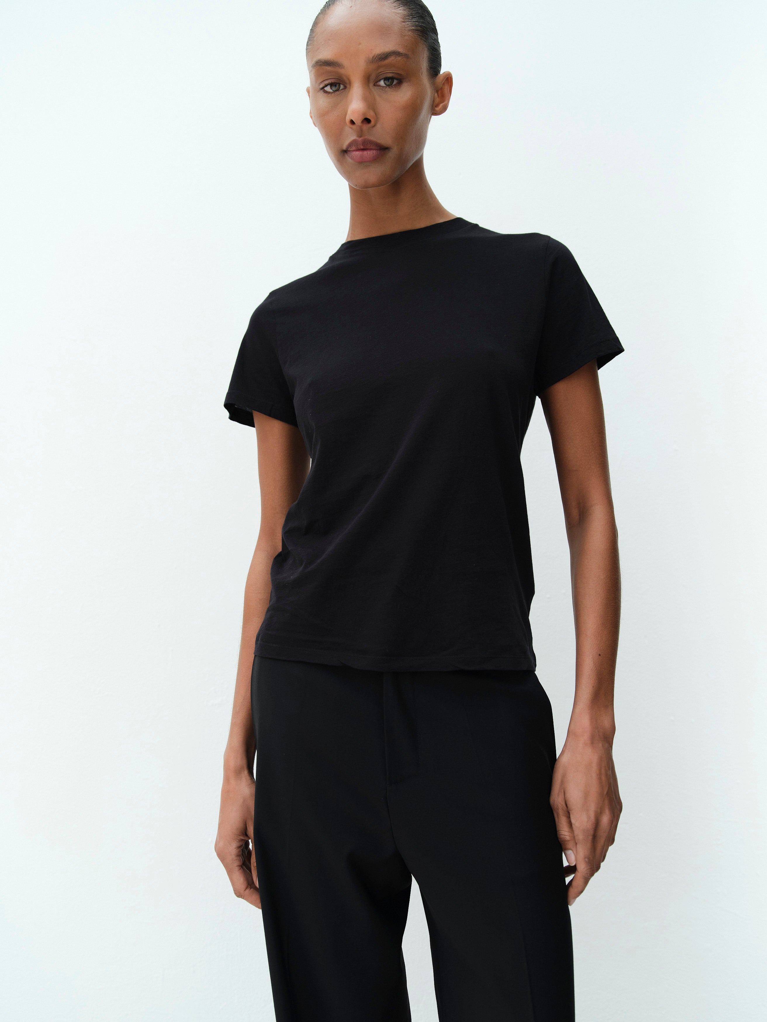 VANESSA TEE / BLACK